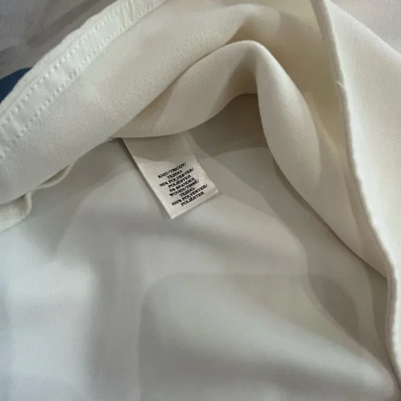 💥PRICE⬇️
ANN TAYLOR • High Collar Cream Blouse • Size MP • - Picture 4 of 7